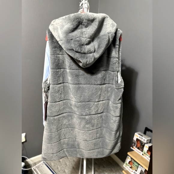 NWT Avec Les Filles grey faux fur vest with hood - Picture 5 of 5